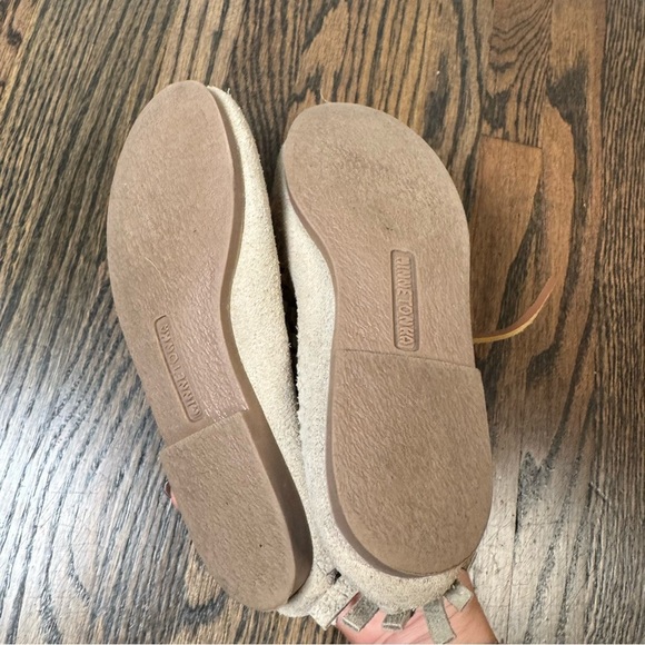 Youth Kids Minnetonka Frisco Suede Fringe Moccasin Ankle Boots size 12 - Picture 7 of 7